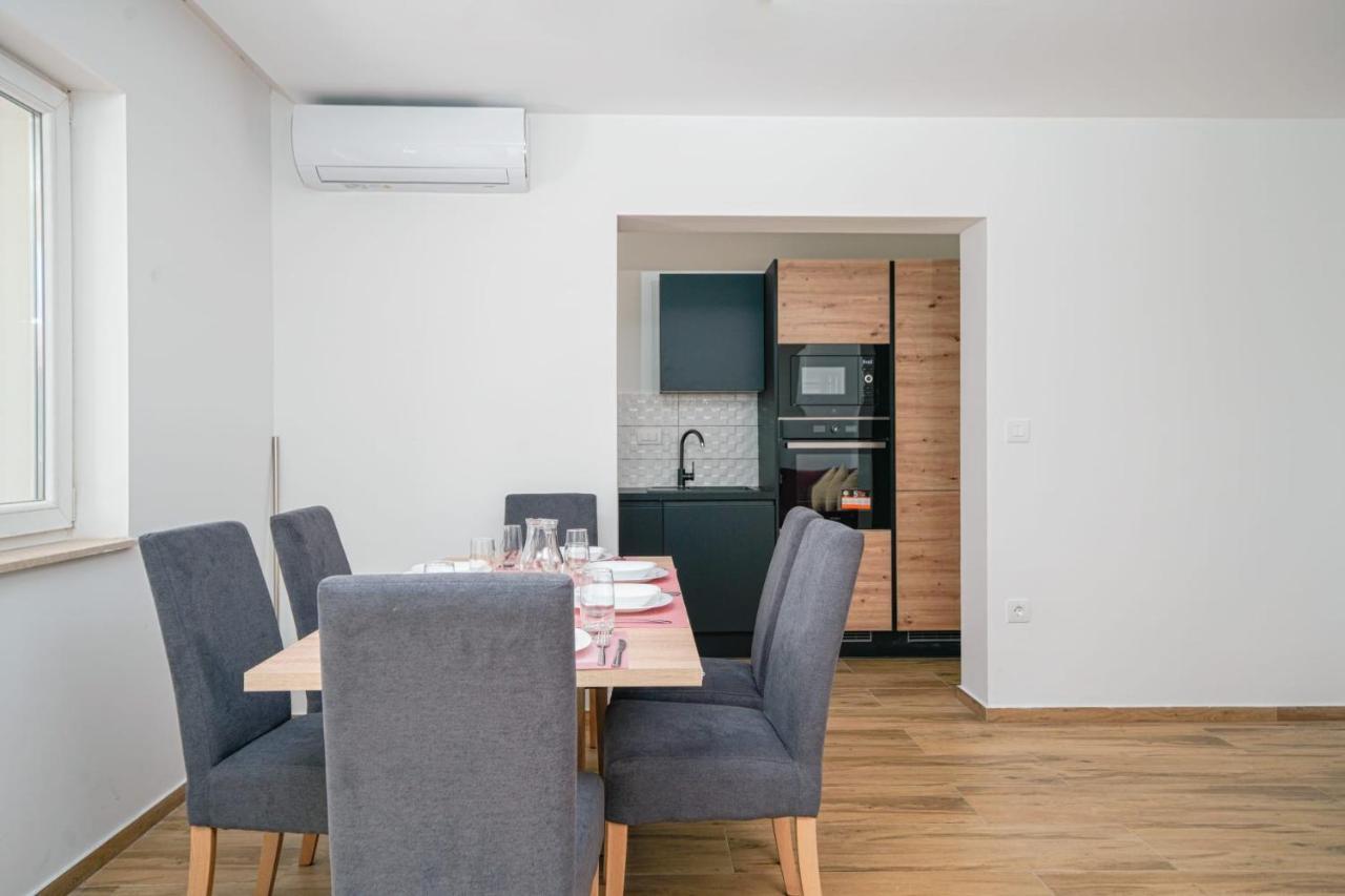 Pina Tourist Apartments 沃迪切 外观 照片